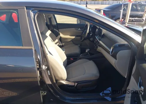 2021 Kia Forte Lxs из США, поврежденный, VIN 3KPF24AD5ME366918